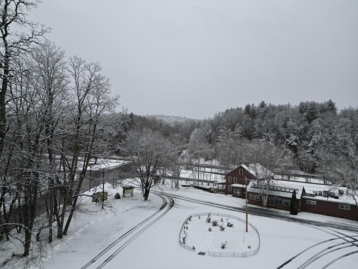 The Putney Inn ภายนอก รูปภาพ