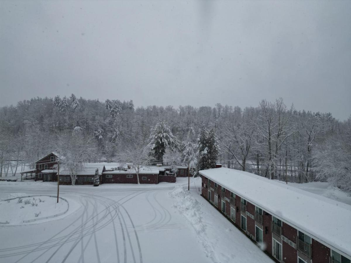 The Putney Inn ภายนอก รูปภาพ